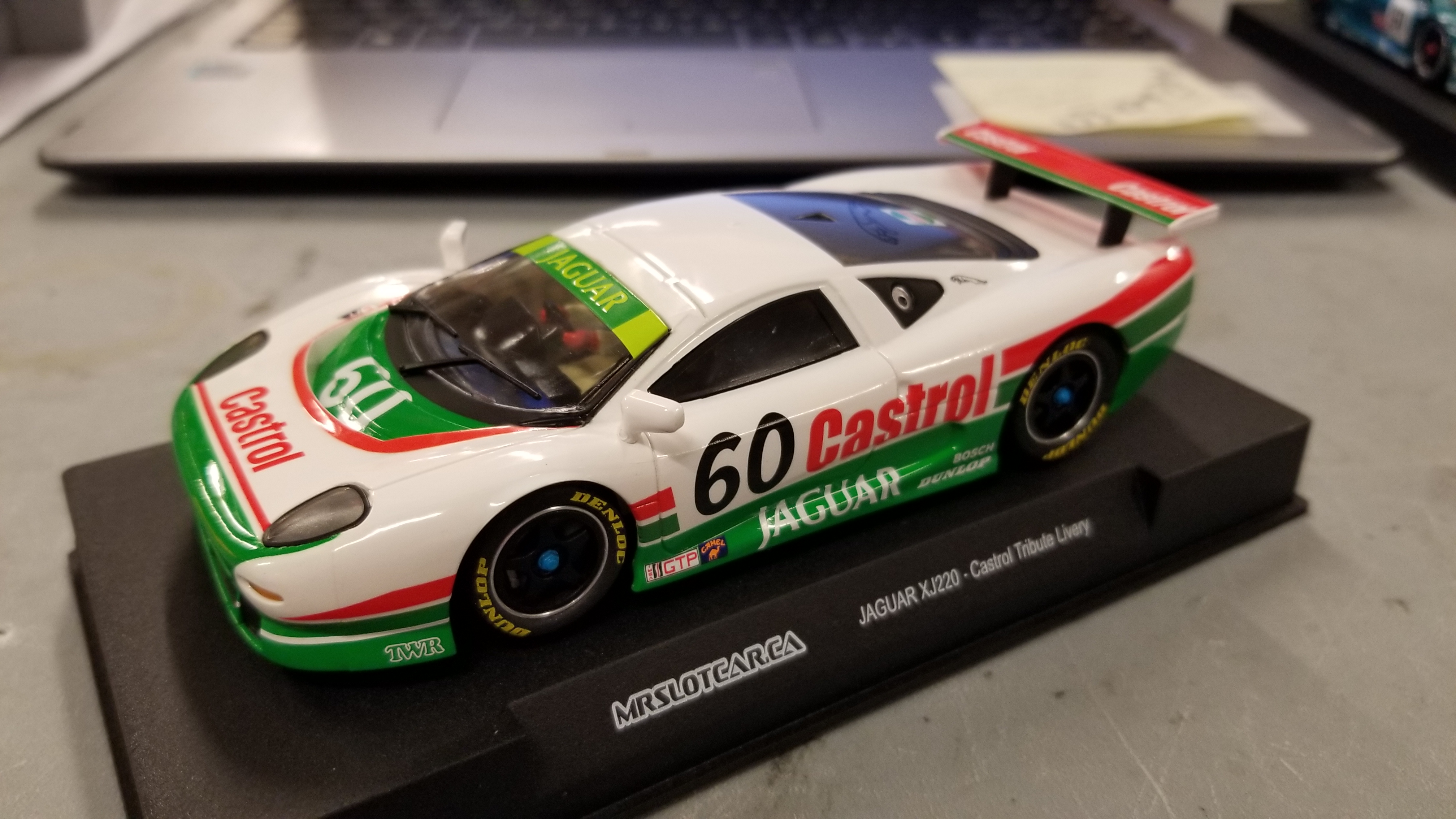 MR1086 MRSLOTCAR Jaguar XJ220 Castrol Tribute Livery