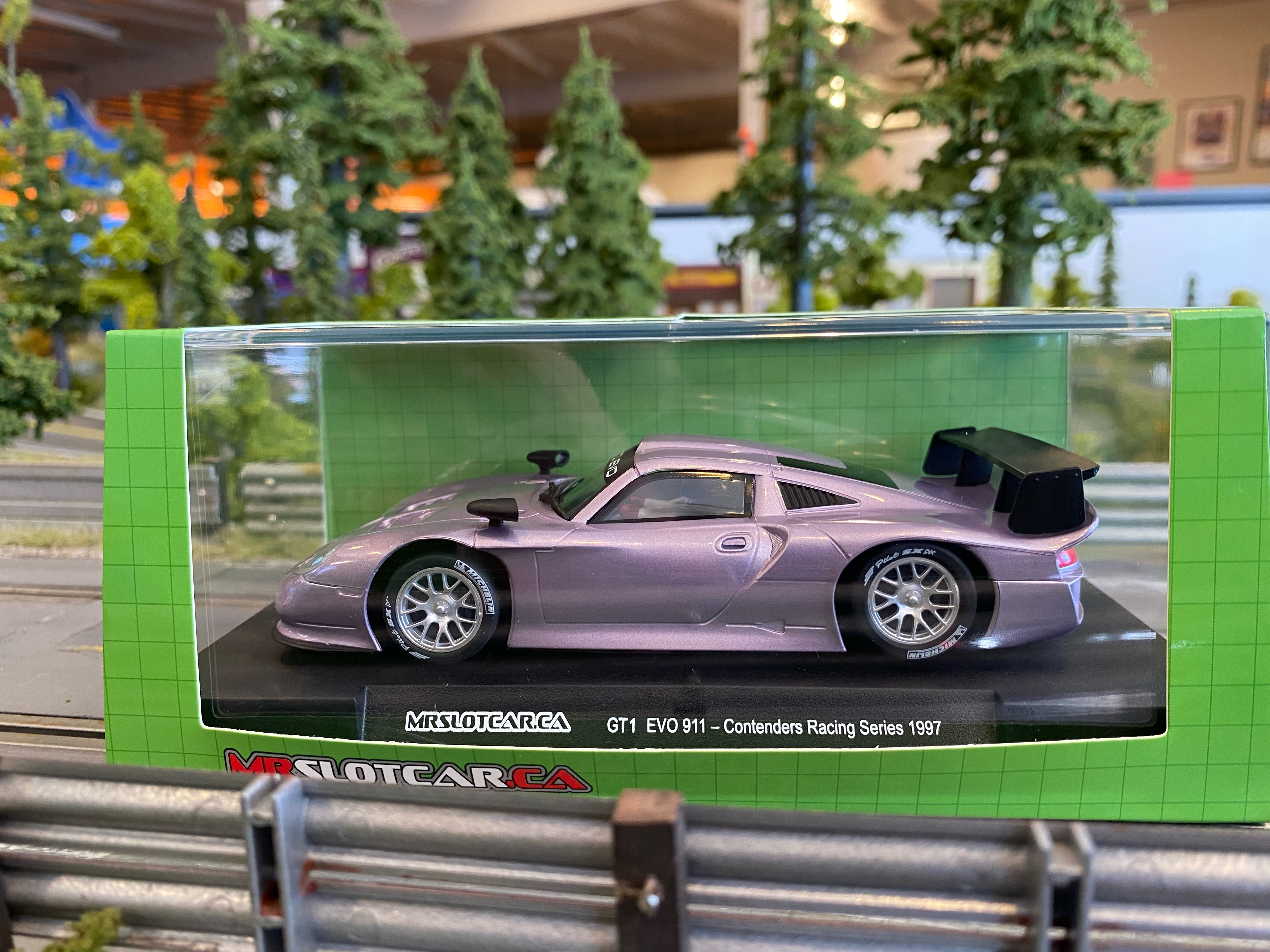 MR1025AP Purple Porsche 911 GT1 Evo