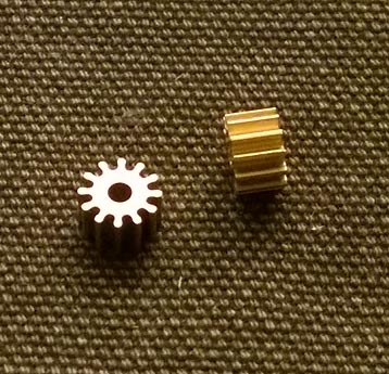 S-054 11T brass pinion (2)